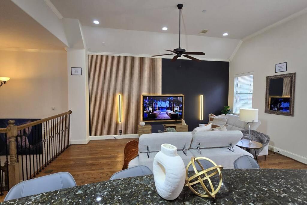 Modern Galleria Gem Private Jacuzzi 3 Br Houston Exterior foto