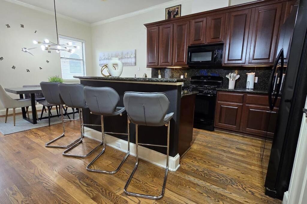 Modern Galleria Gem Private Jacuzzi 3 Br Houston Exterior foto